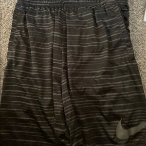 Mens Nike shorts size large vguc